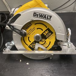DEWALT 7 1/4” CIRCULAR SAW
