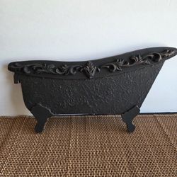 Pretty Wall Accent In Excellent Condition Mat Not Included 