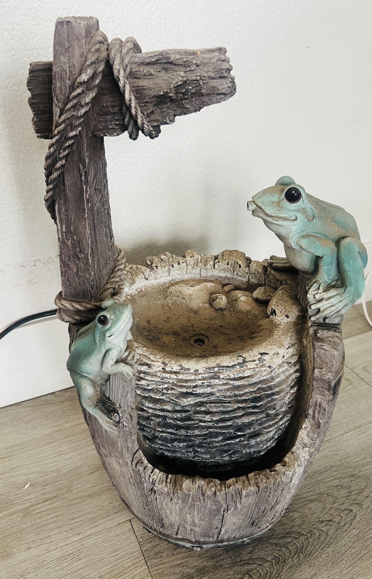 Frog Fountain (needs a new PUMP!)