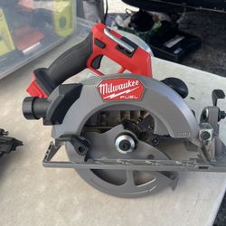 M18 FUEL 18V Lithium-Ion Brushless Cordless 7-1/4 in. Circular Saw (Tool-Only)