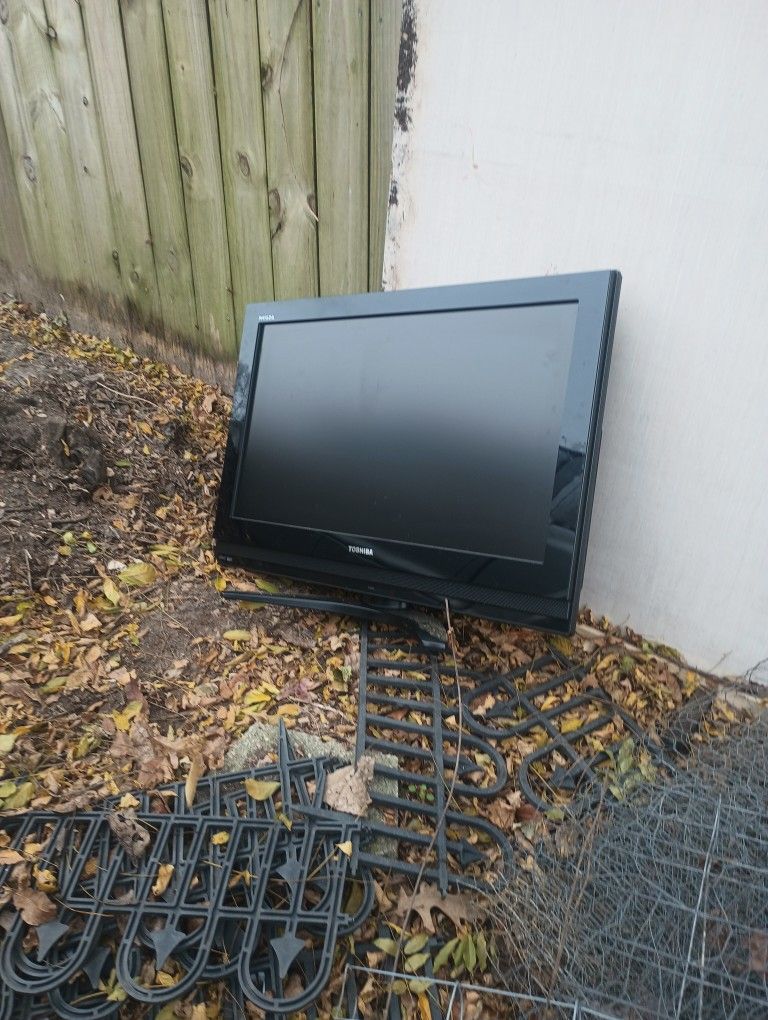 Two Televisions Works Good