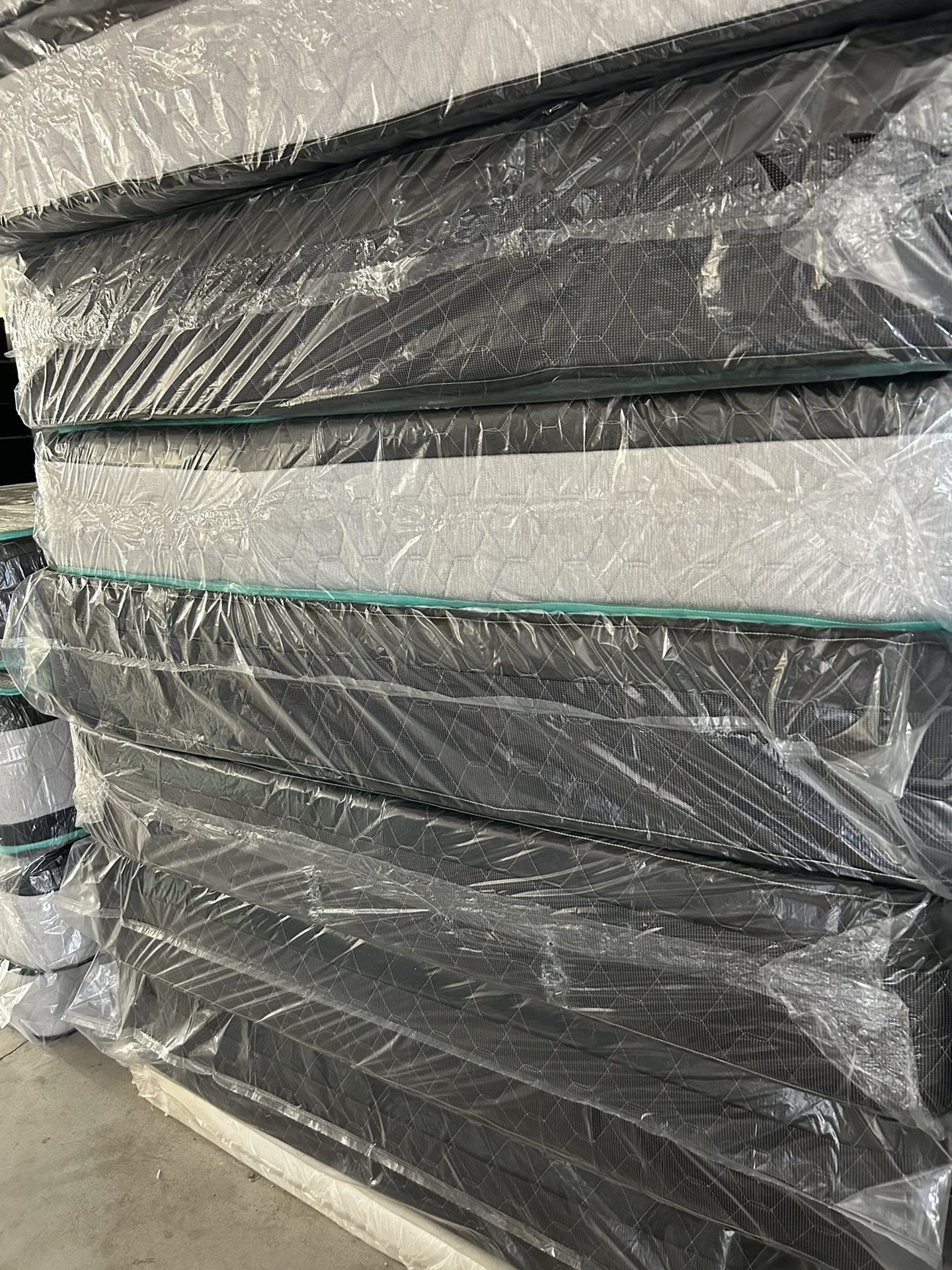 Queen Size Plush Pillow Top