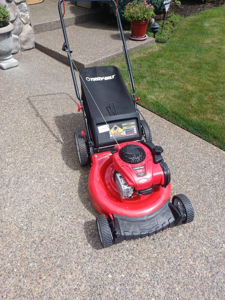 Super Nice Lightly Used Troy-Bilt TB110 Push Lawn Mower With Briggs & Stratton 140cc Engine