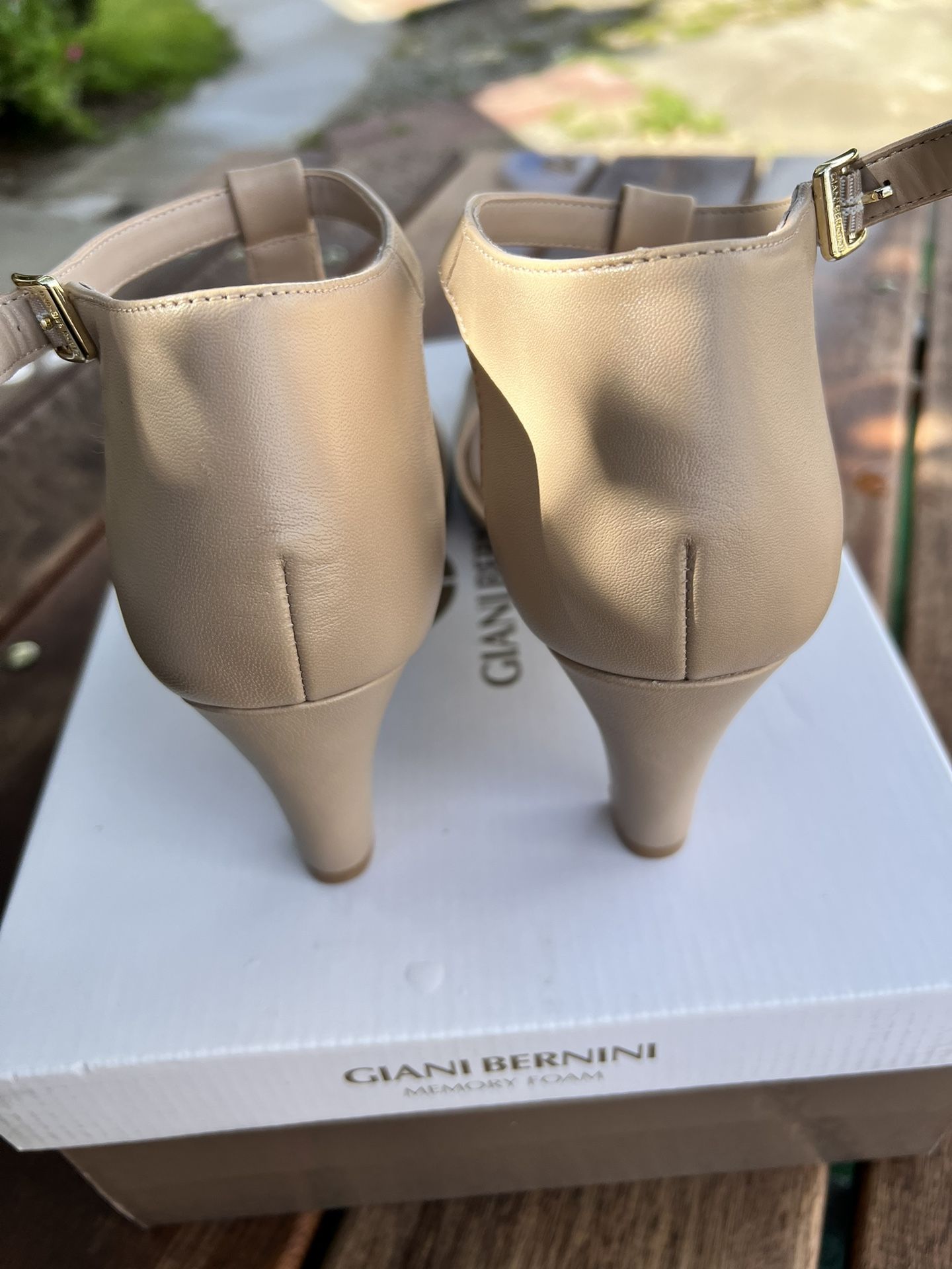 Giani bernini claraa memory foam cheap dress sandals