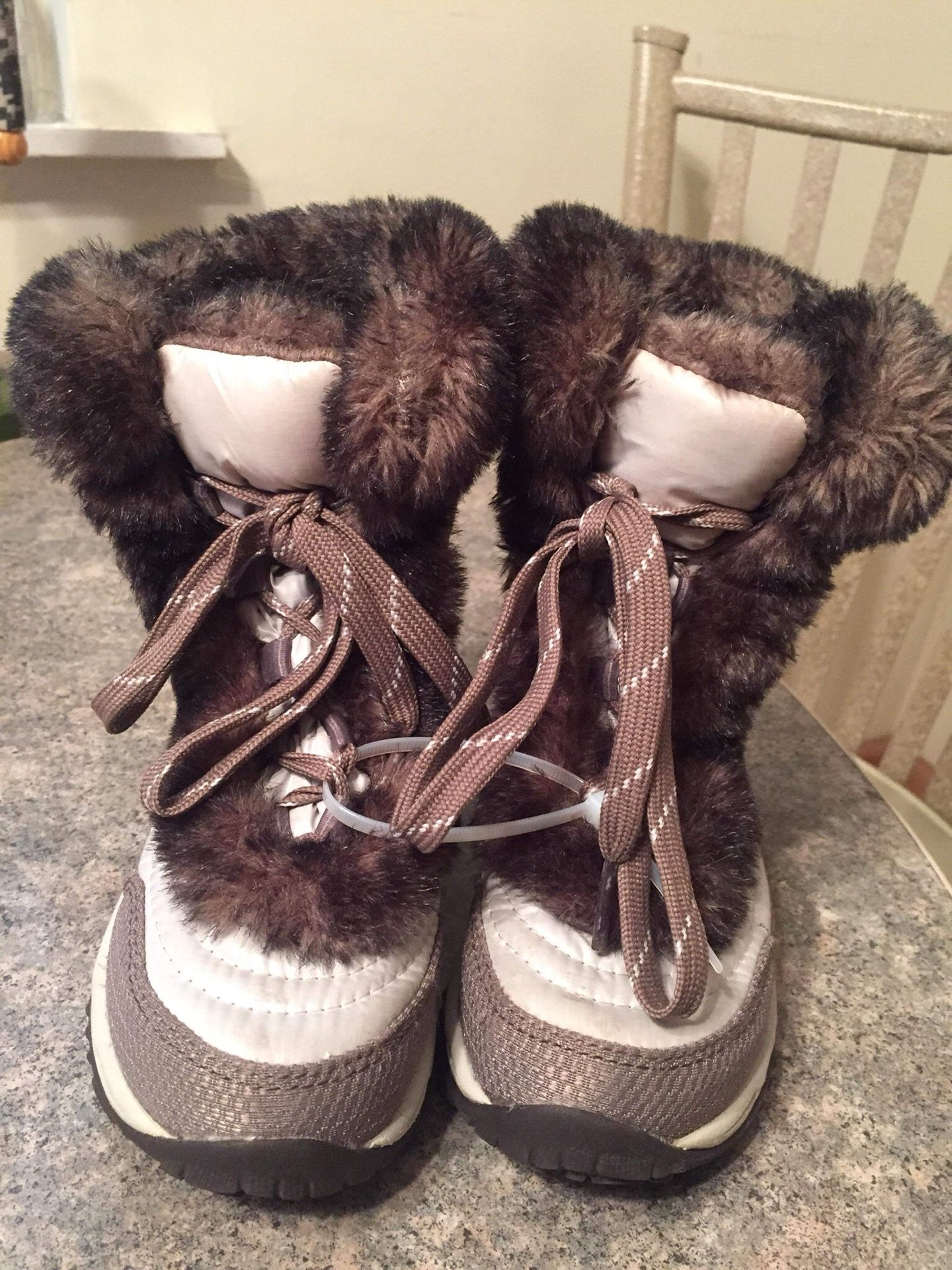 Little girls Northface boots size 10 like new south philly