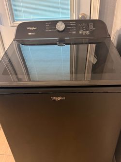 Whirlpool 5.3 Cu. Ft. High Top Load Washer with 2 in 1 Removable Agitator in Volcano Black