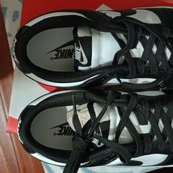 Nike dunk low size 9