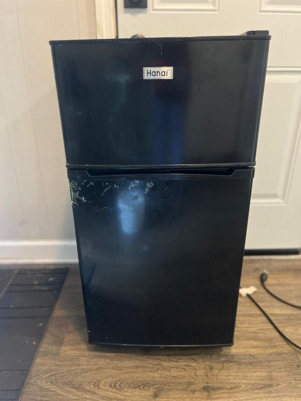 Mini Fridge W Freezer