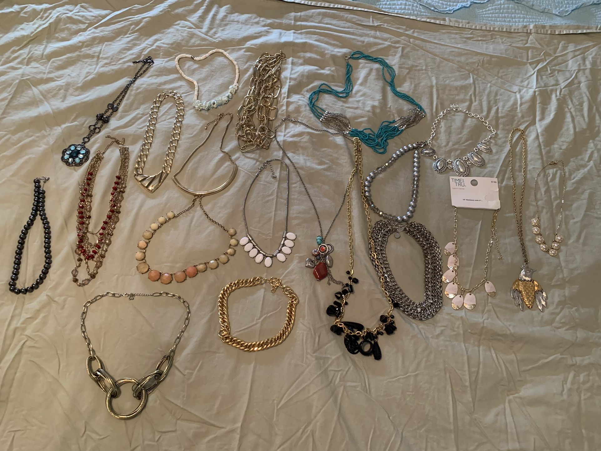 Necklaces Lot Of 20 GROUP# 5