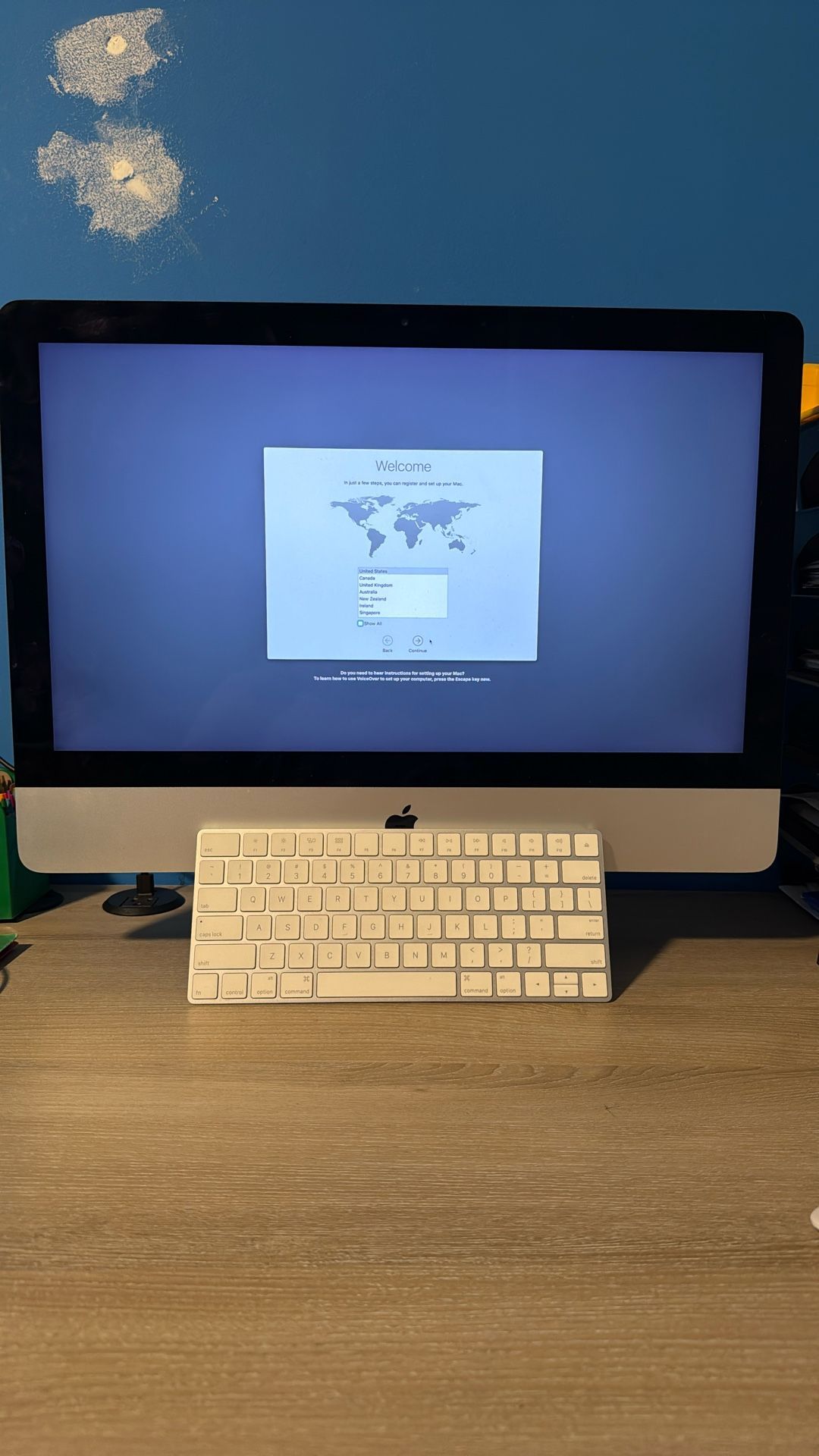 Apple Imac Retine 4k 21.5 Inch screen / Apple Wireless keyboard