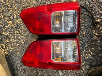 2005 Nissan PathFinder tail lights