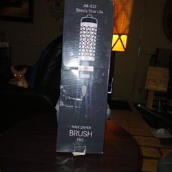 Curling Heated Brush.