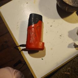 Milwaukee M12 Compact Charger And Power Source
