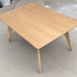 Like New MCM style mid-sized Wood coffee table