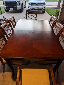 Dinning table with 8 chairs chai