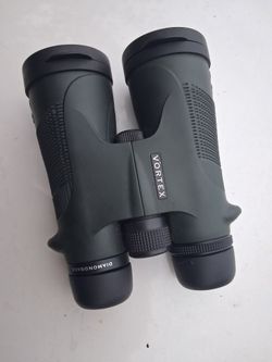 Vortex 8.5x50 Diamondback Roof Prism Binoculars Almost new condition( just what's in the pics) no low ball offers please. No trades