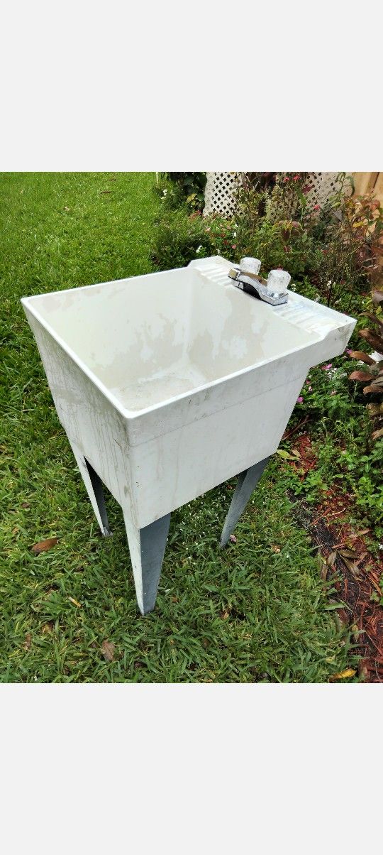 Indoor or Outdoor Wash Sink With Faucet for Sale in West Palm Beach, FL