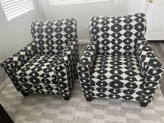 Pair of Modern Accent Chairs – Great Condition
