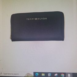 Tommy Hilfiger Large Zip Wallet