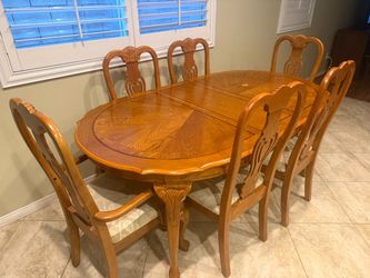 Dining table/6 chairs