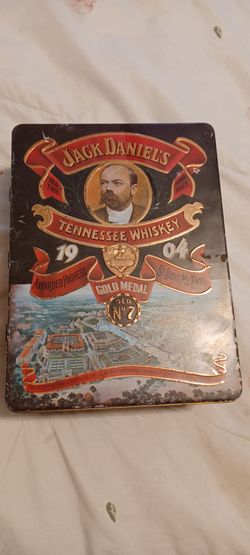 Jack Daniel's vantage box with cards