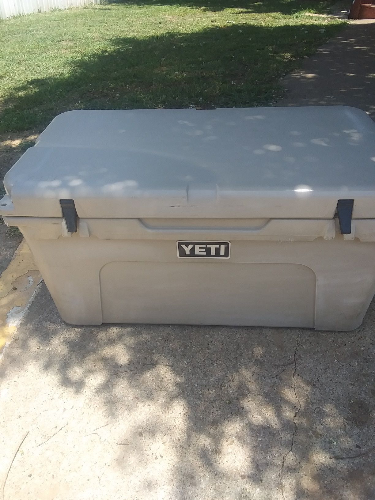 YETI 65 COOLER