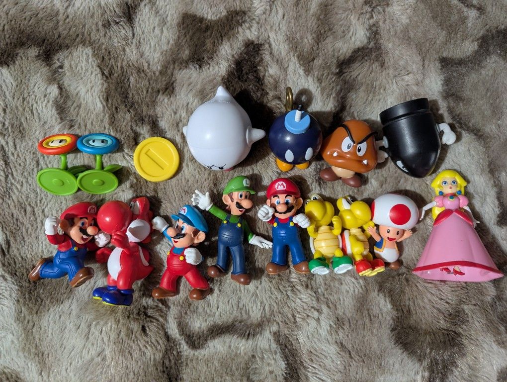 Lot Of 16 Super Mario Jakks Pacific Figures 