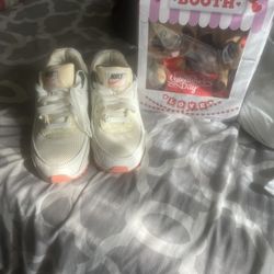 Nike air max + Free Valentines Toy