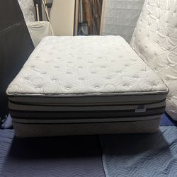 Queen Serta iseries Jumbo pillowtop mattress & Boxspring (Delivery available!!)