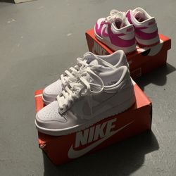 Size 7 W Nike Dunk Low