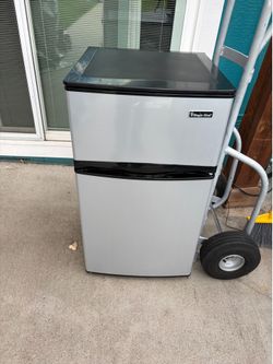 Mini fridge