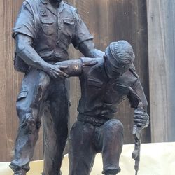 Statues De Bronce De Soldados