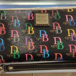 Lady's Dooney And Bourke 