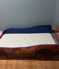 Cars  / bed for toddlers/Cama para niños pequeños