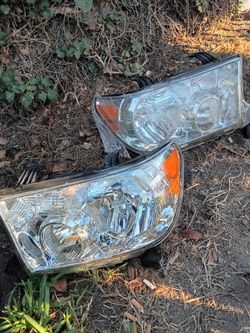 NEW TOYOTA TUNDRA HEADLIGHTS $90 PICK UP IN SUN VALLEY