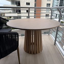 Brand New Outdoor Table & Chairs