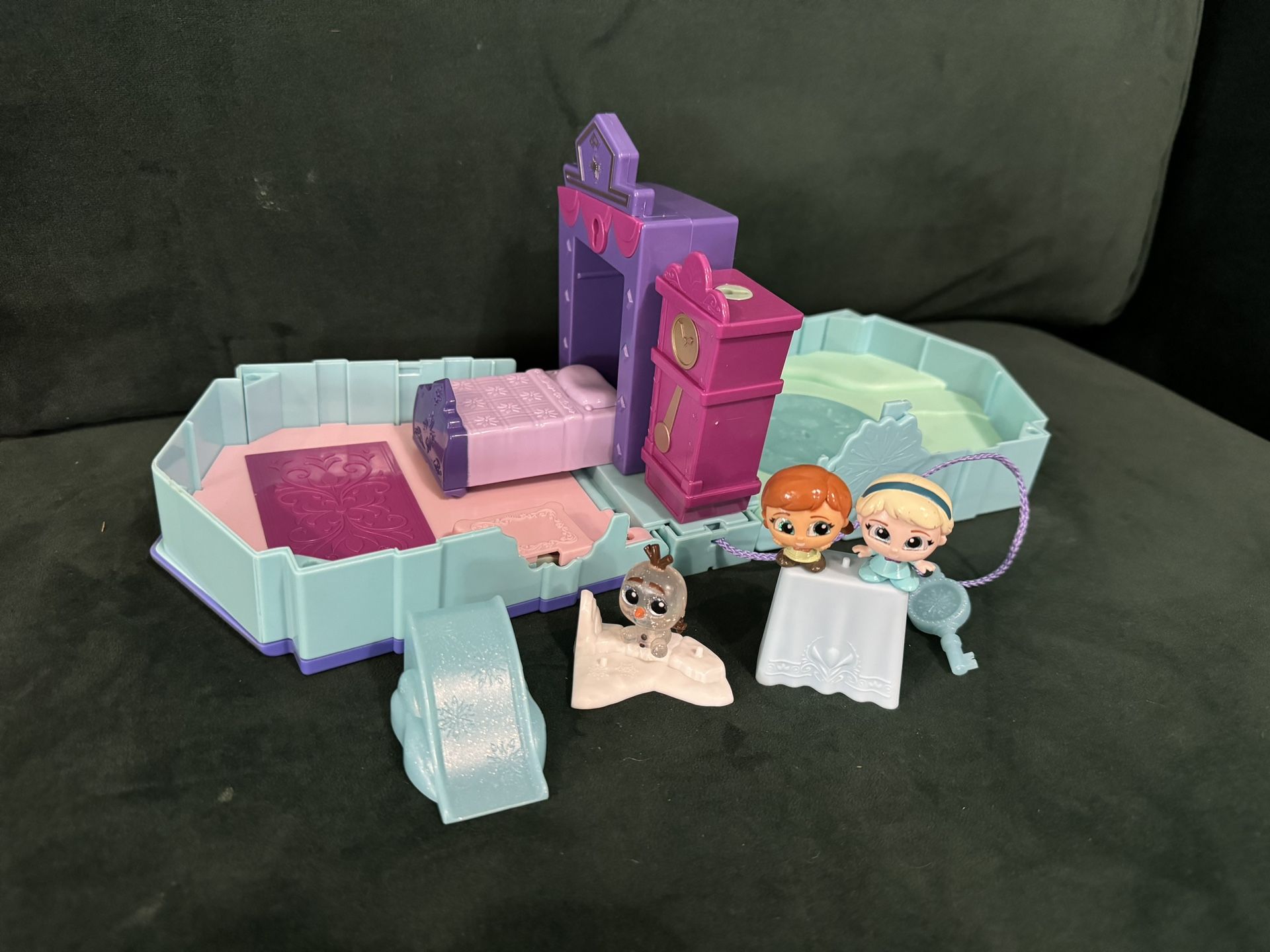 Disney Doorables Beyond the Door Elsa’s Bedroom Playset