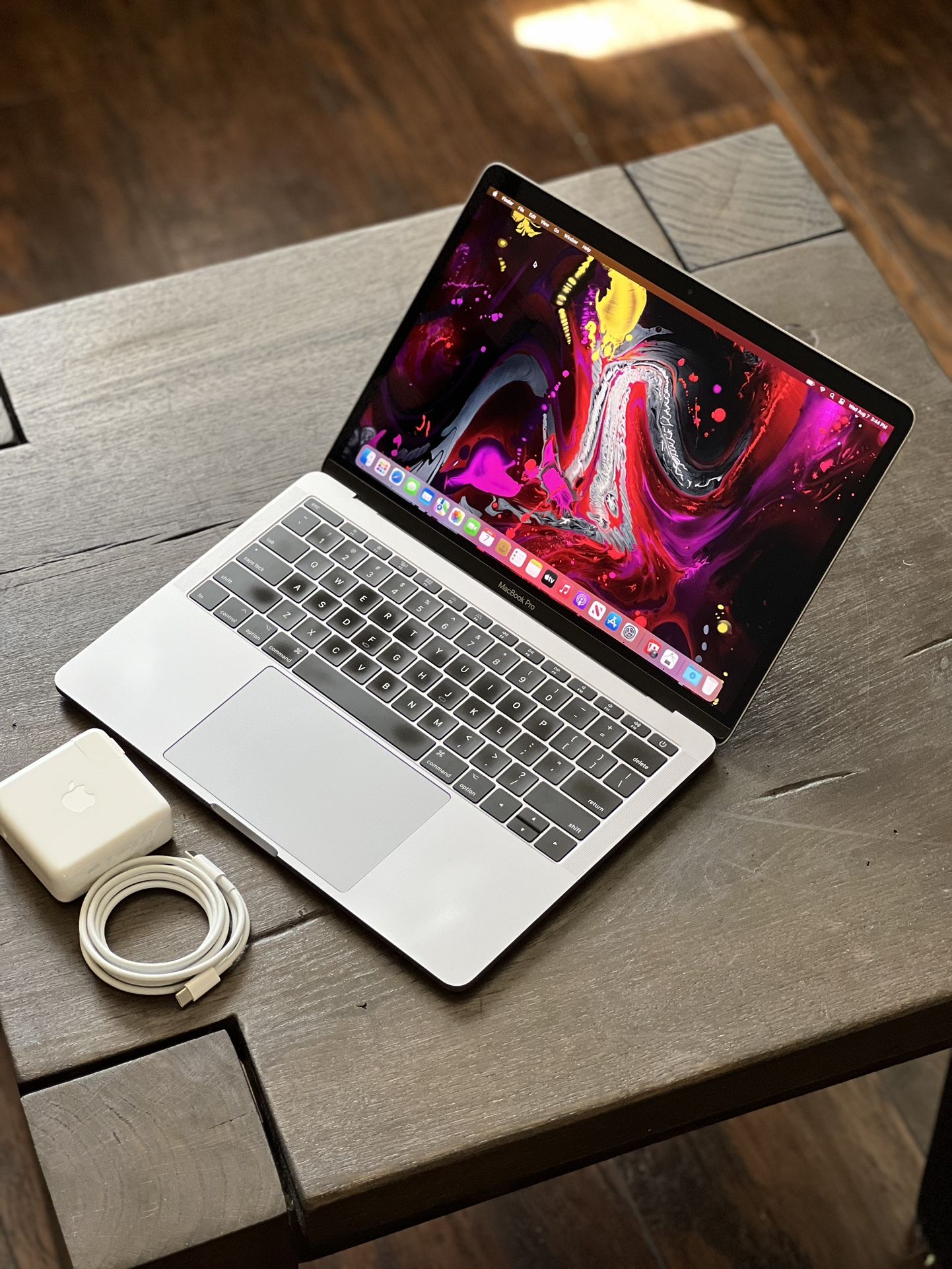 2017 MacBook PRO 2.3ghz (i5) - 16gb - 256gb SSD