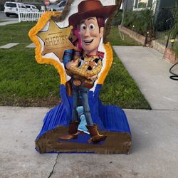 Woody #1 Piñata 