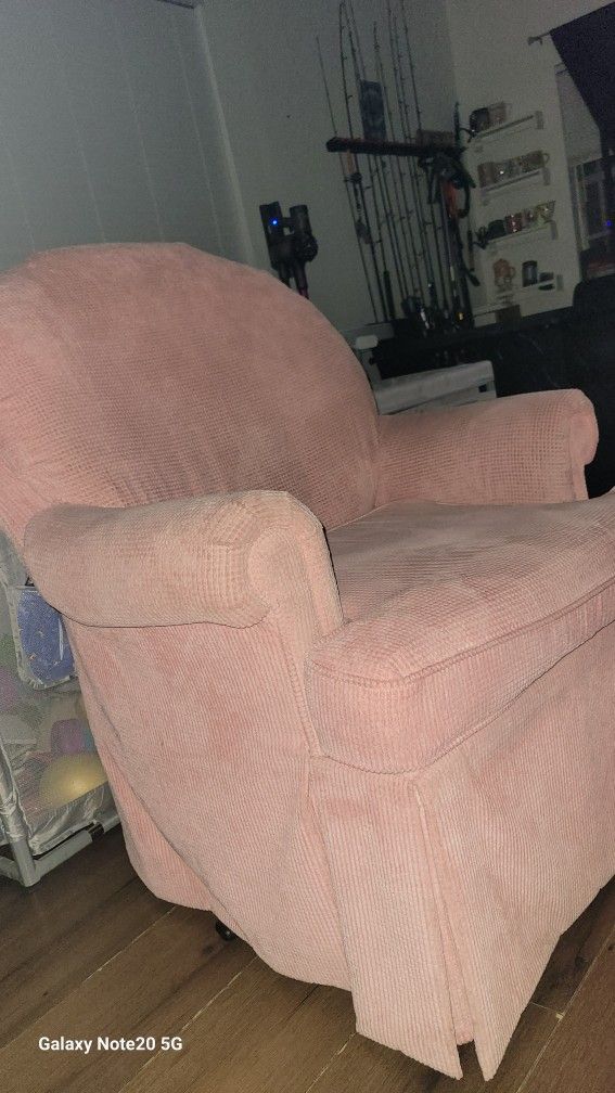 Blush Pink Armchair – Comfy & Stylish