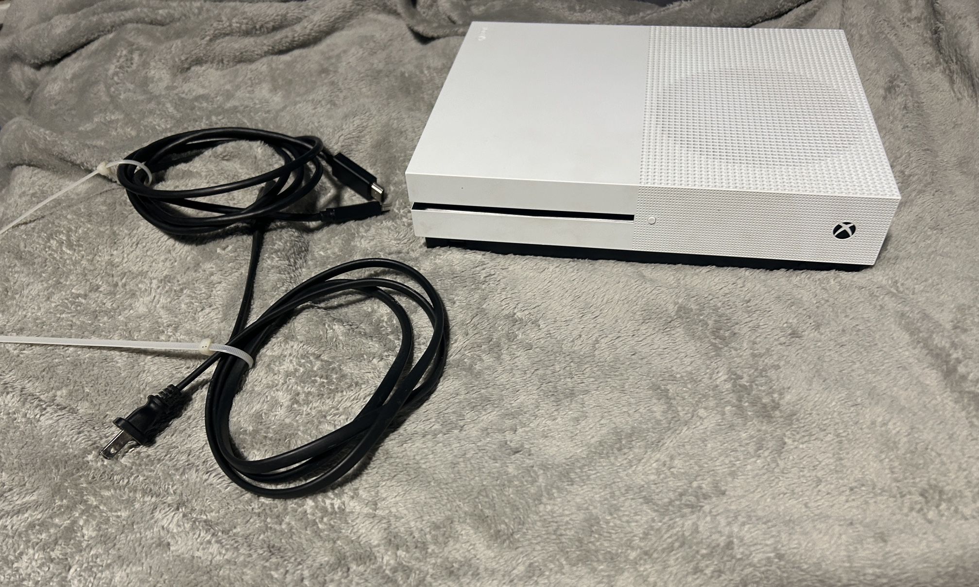 Xbox One S 500GB With Carrying Case, Controller, Charging Stand, And Games