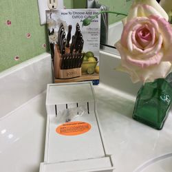 CUTCO WALL MOUNT HOLDER W/ BOOKLET