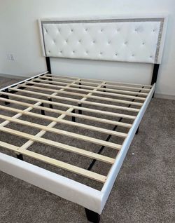 NEW IN BOX King Size White Leather Tufted Bed Frame