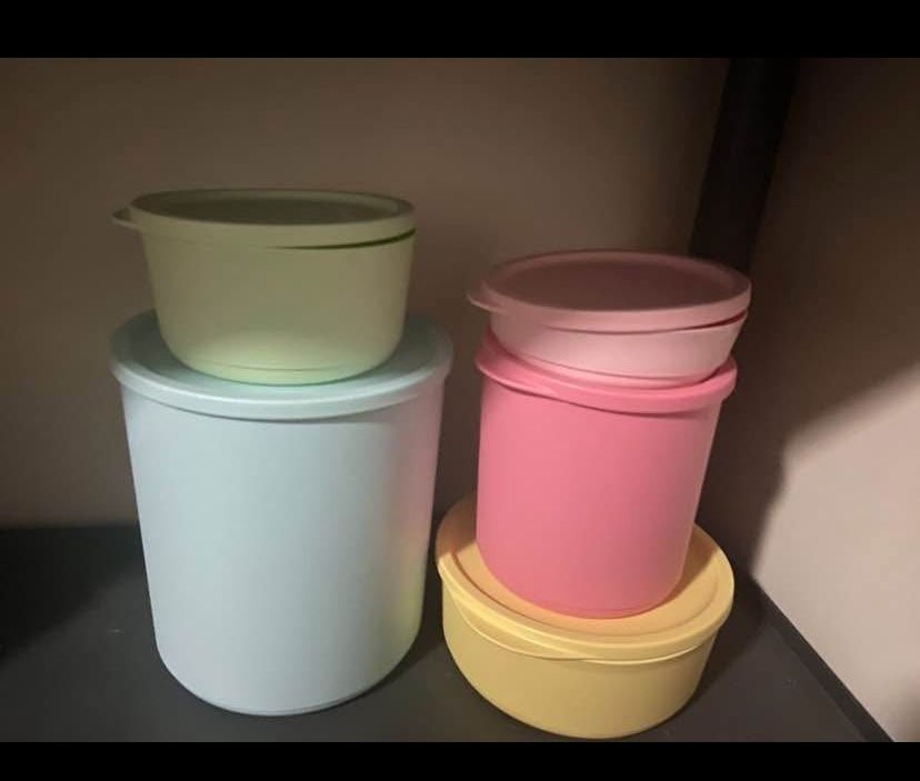 Tupperware Set 