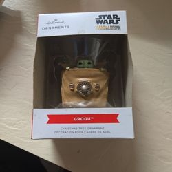 STAR WARS THE MANDALORIAN HALLMARK ORNAMENT - GROGU