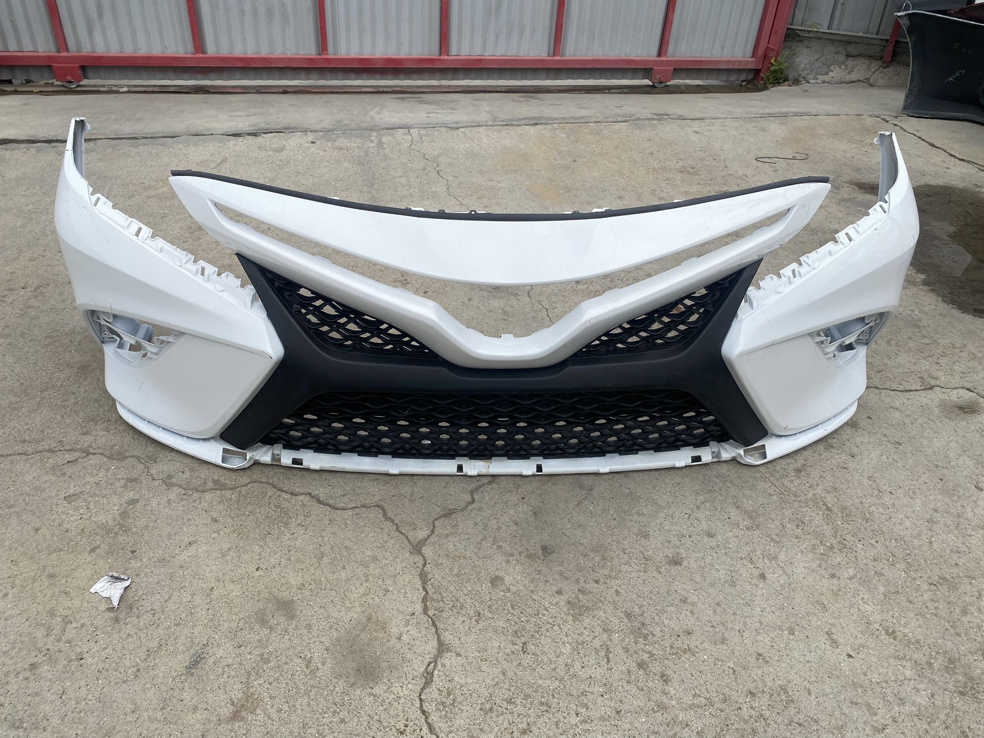 2018-2020 Toyota Camry SE Front Bumper