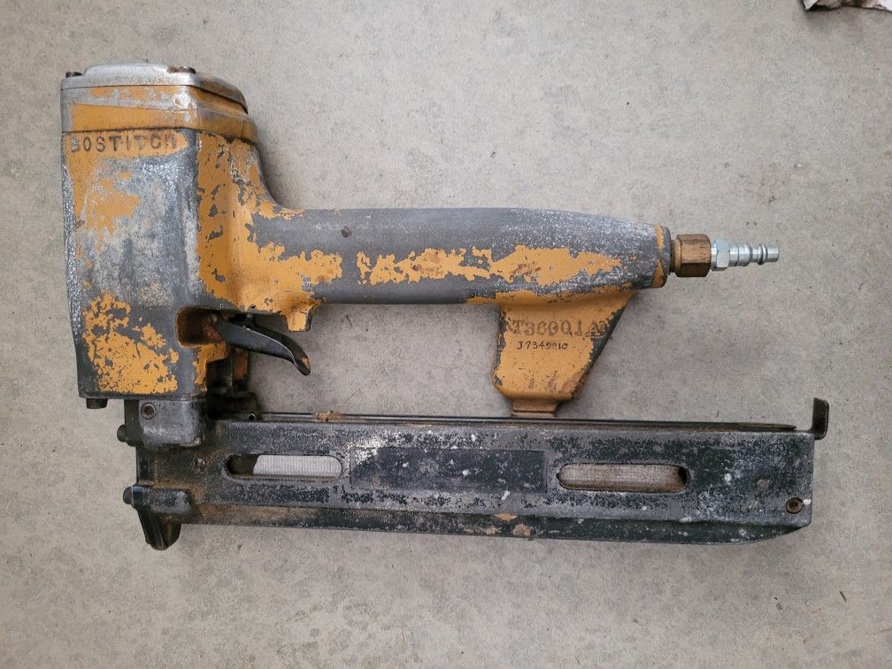 Nail gun