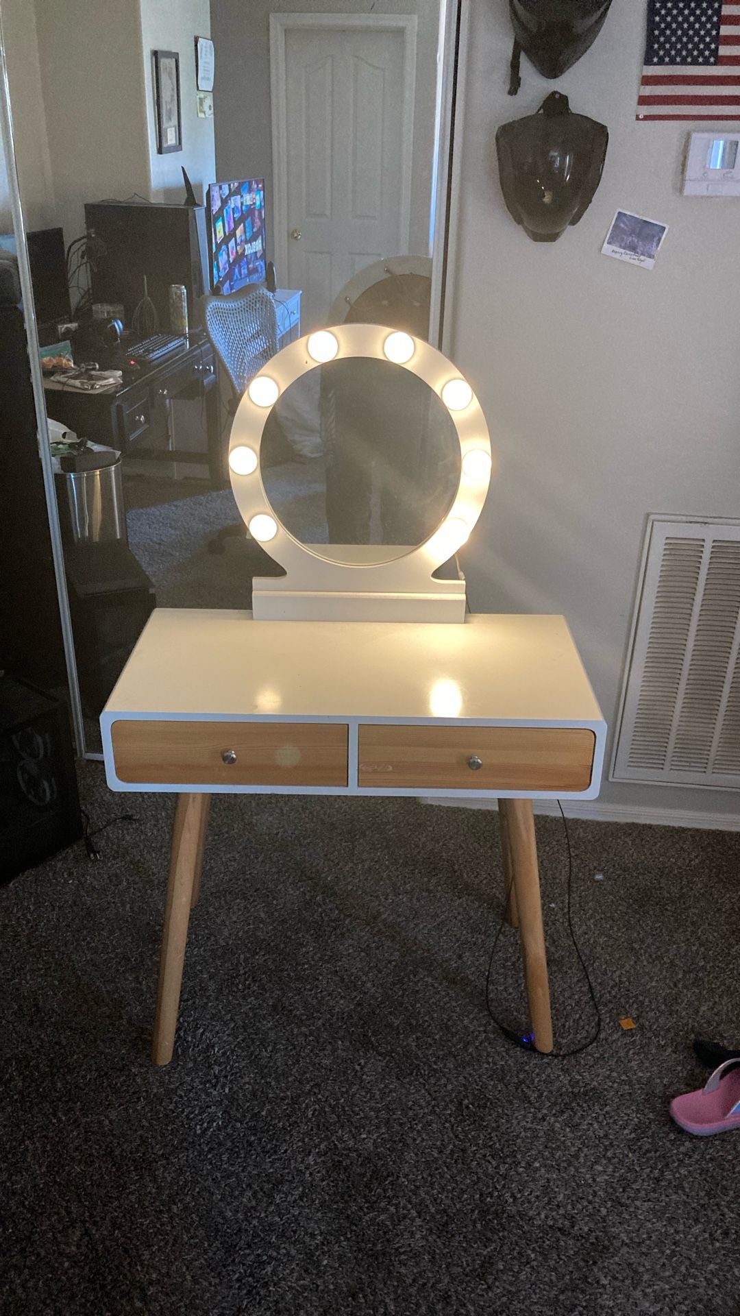 Small Vanity Desk With Working Lights And Cushioned Seat Set