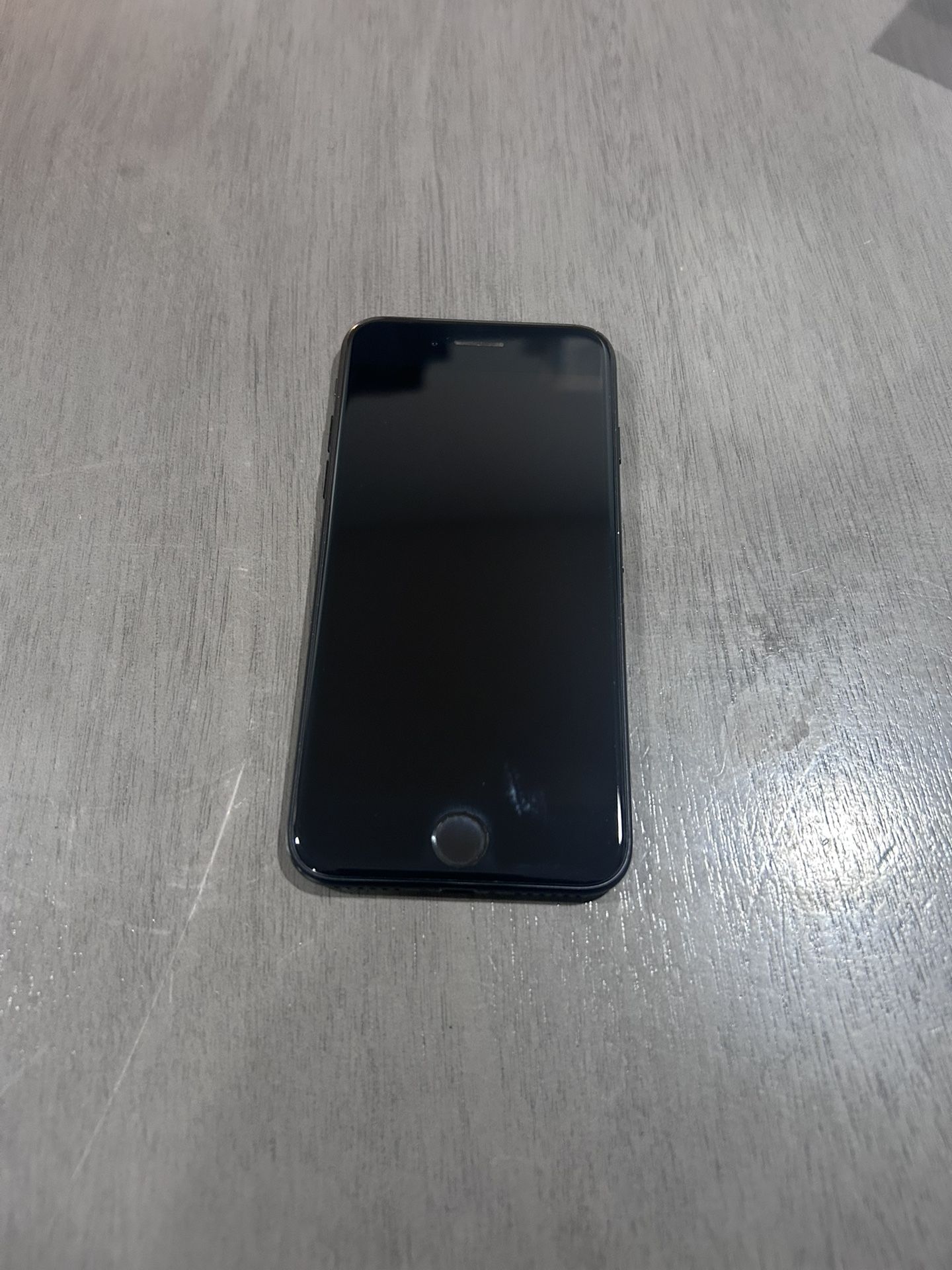 iPhone 7 Unlocked Any Service  64gb 