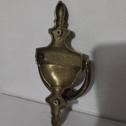 VINTAGE BRASS DOOR KNOCKER 7.5"×3" - M100